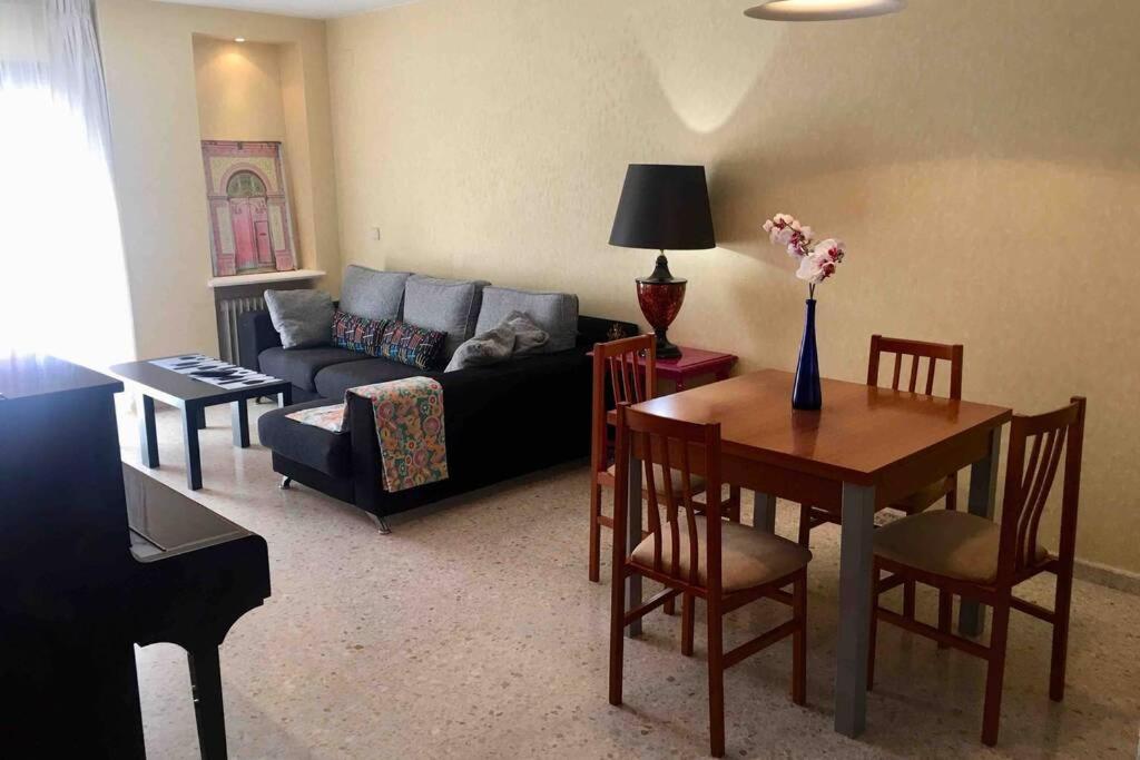 Confortable-Tranquilo Apartamento Junto Al Centro Malaga Exterior photo