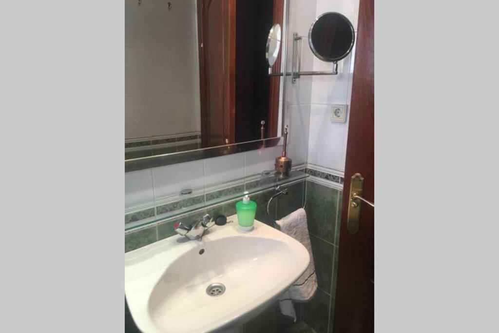 Confortable-Tranquilo Apartamento Junto Al Centro Malaga Exterior photo